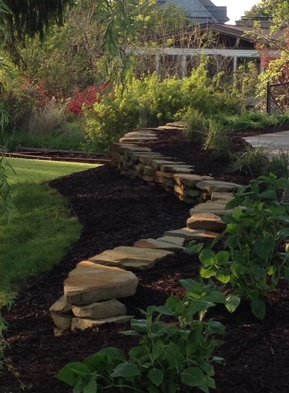 CURVED RETAINING WALL